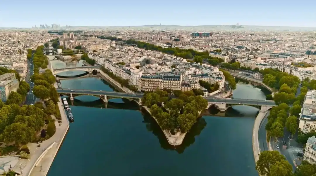 Les Origines de Paris, 2 000 ans d'histoire le long de la Seine, en réalité virtuelle, sur les lieux mêmes où elle s'est déroulée.
