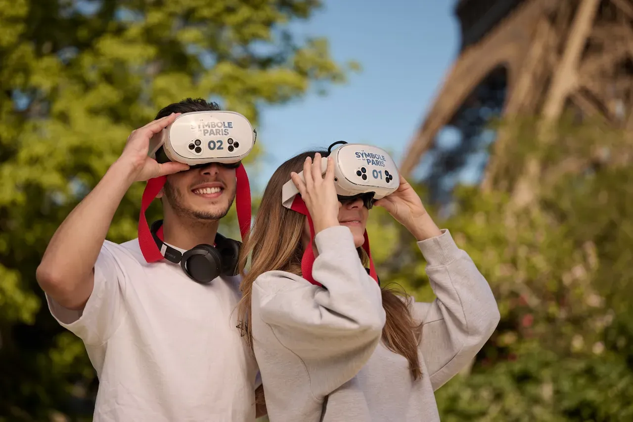 Visitors discover the history of Paris in situ through Timescope virtual-reality binoculars