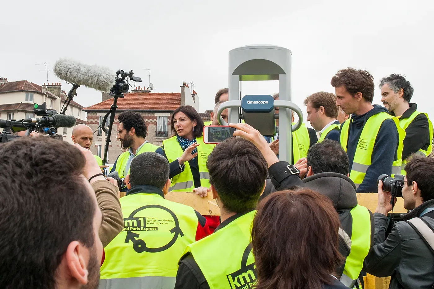 La borne Timescope installée aux abords d’un chantier du Grand Paris Express